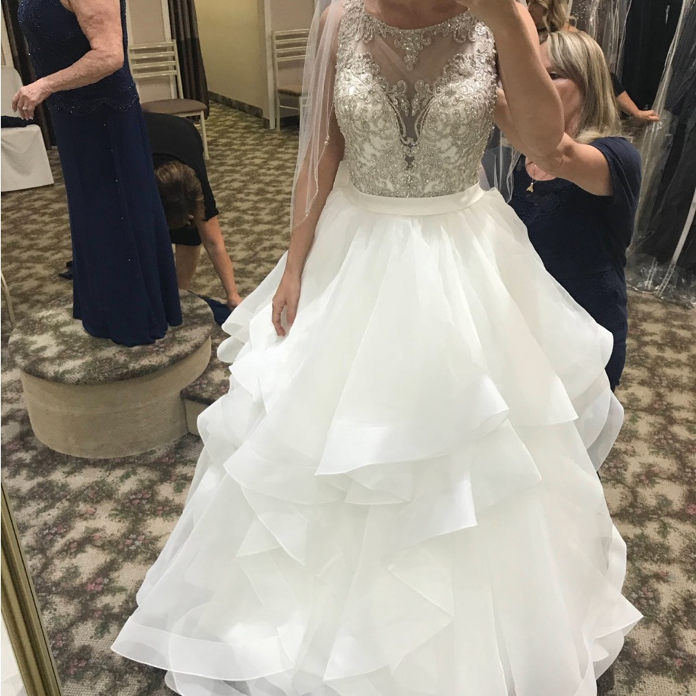 Elegant White Lace Wedding Dress